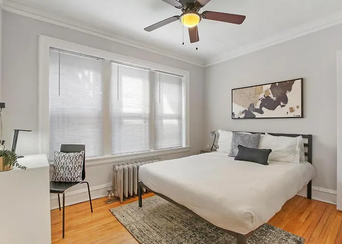 1br Calm & Cozy In Lincoln Square - Eastwood 2s