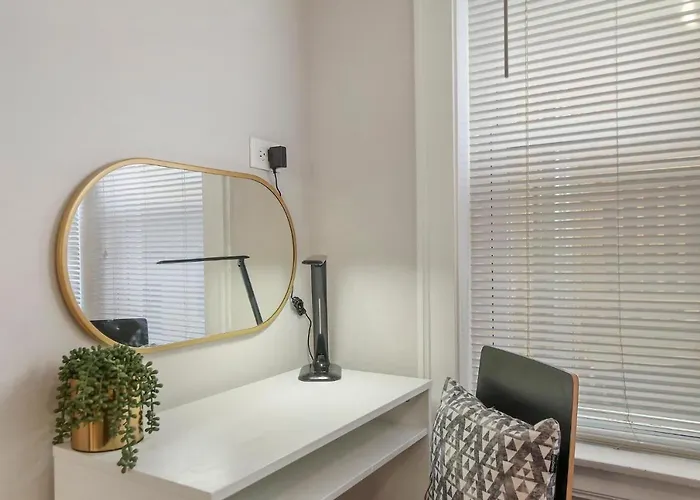 1br Calm & Cozy In Lincoln Square - Eastwood 2s